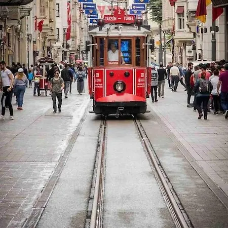 Big Place Close To Sea And Taksim Square.with View Stambuł